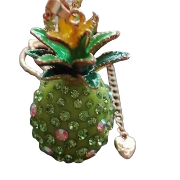 NWT Pineapple 🍍‎ Crystal Rhinestone Necklace Charm Pendant Fashion Jewelry - Picture 1 of 16